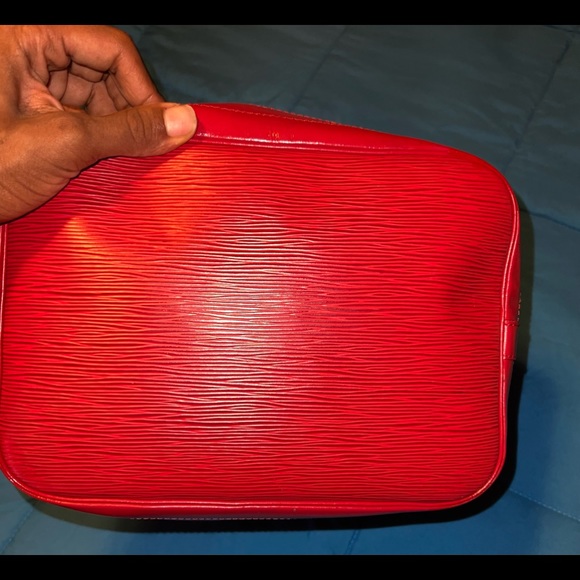 Beautiful Vibrant Red ❤️‍🔥Louis Vuitton Epi Noé customized with rhinestone’s ✨ - Picture 5 of 11